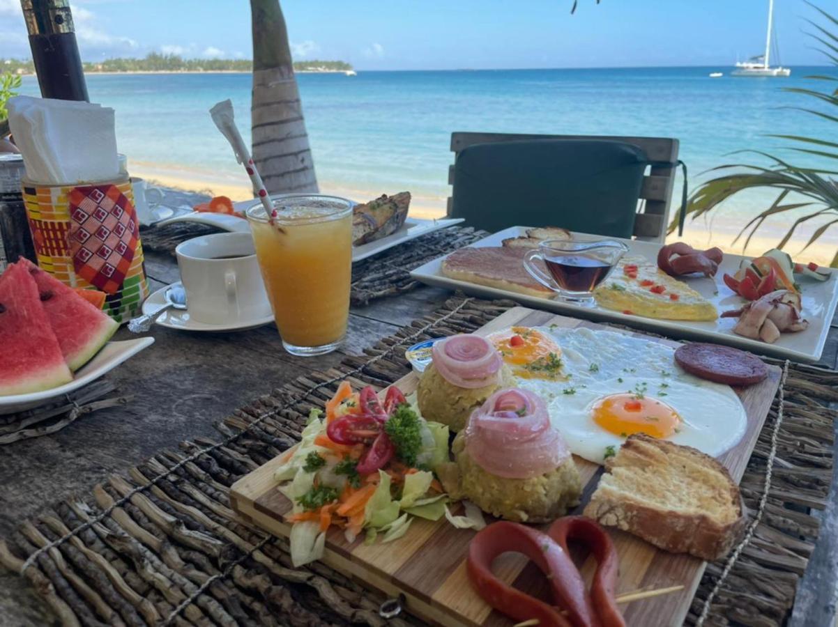 Afreeka Beach Hotel ลาสแตร์เรนาส ภายนอก รูปภาพ